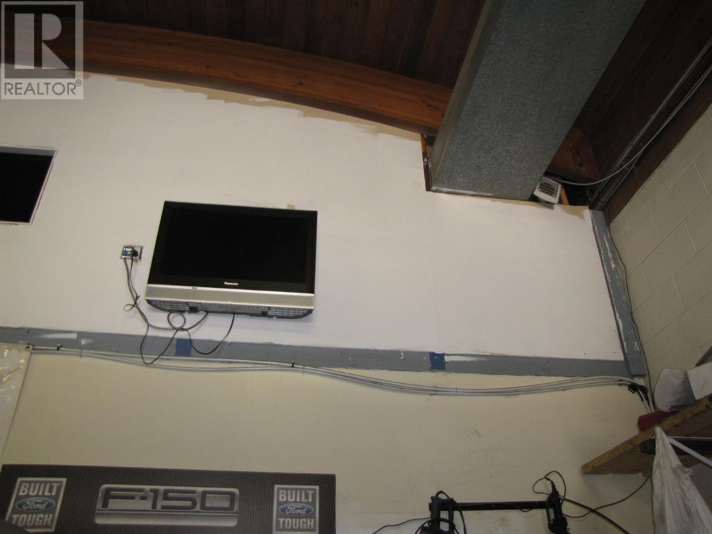 9, 4676 61 Street Property Photo 34