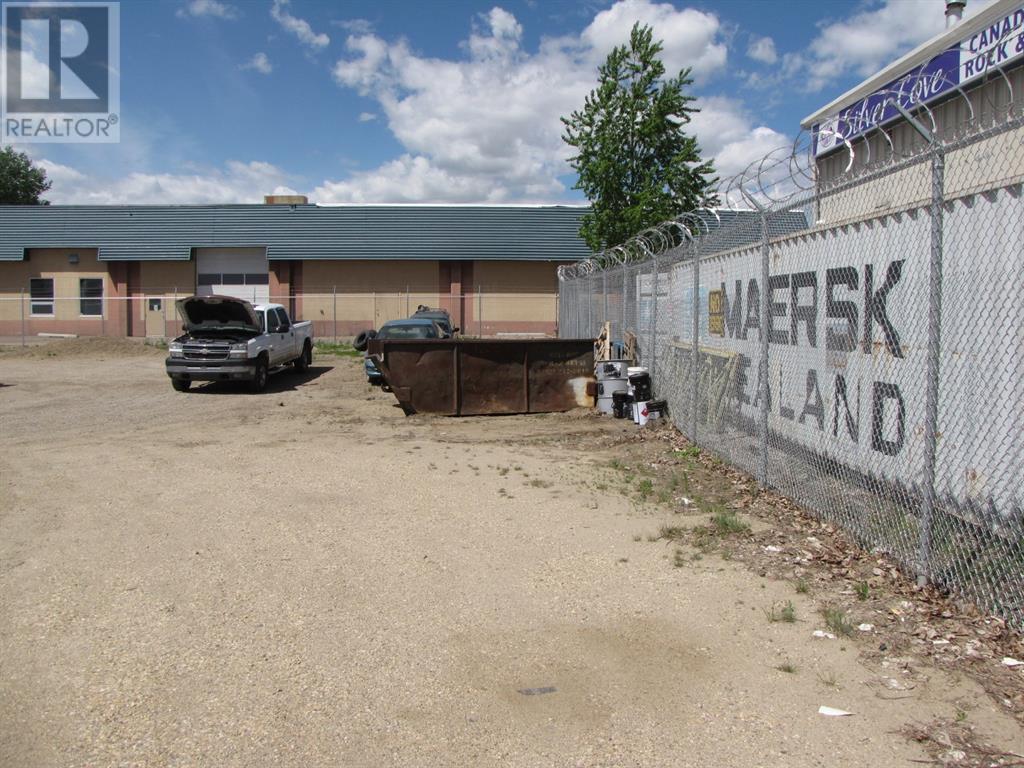 9, 4676 61 Street Property Photo 35