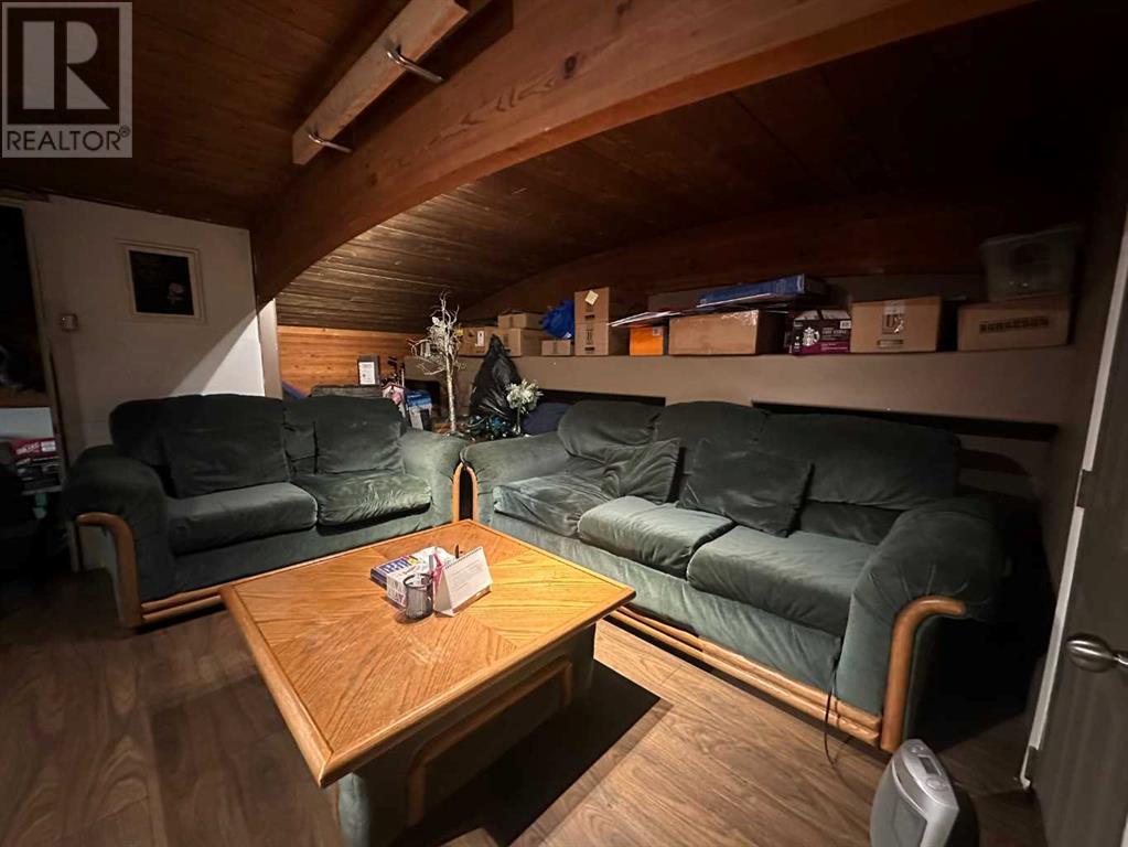 9, 4676 61 Street Property Photo 37