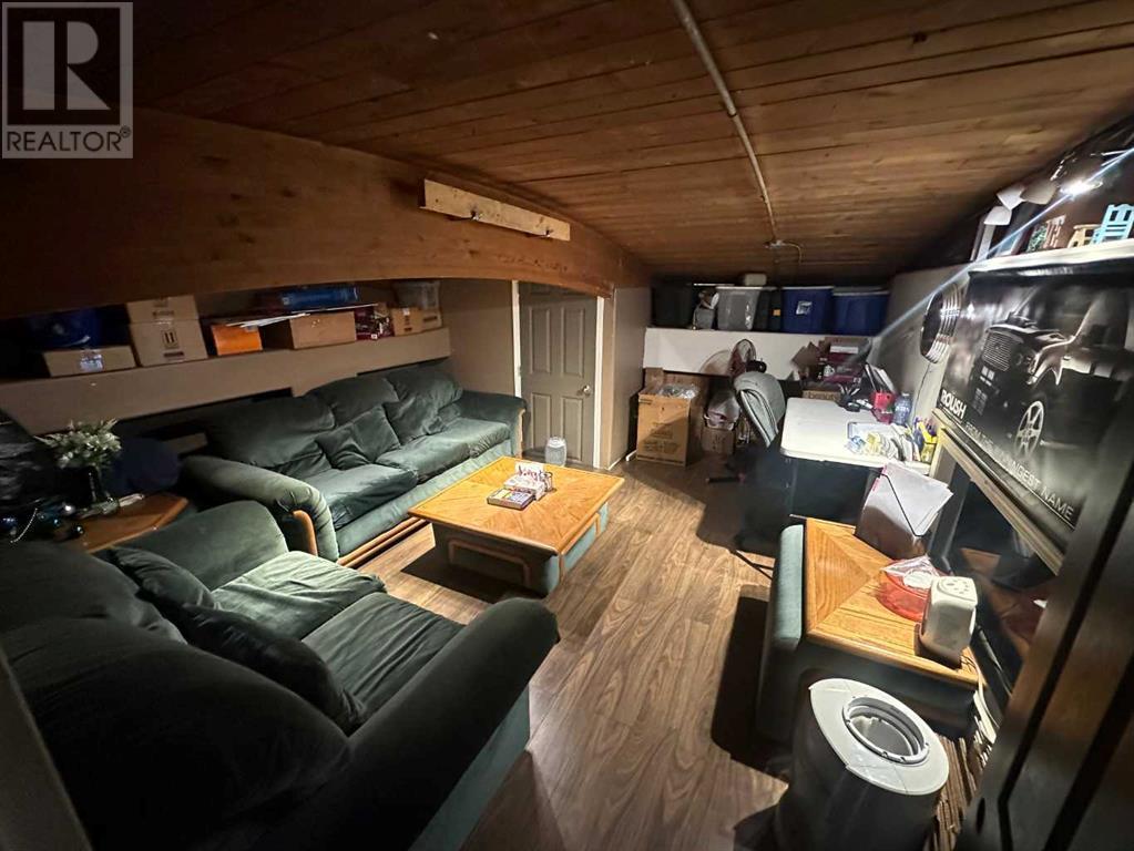 9, 4676 61 Street Property Photo 38