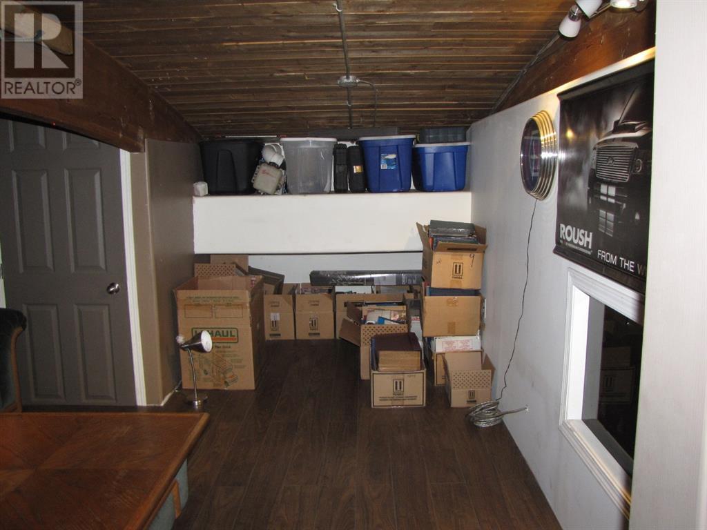 9, 4676 61 Street Property Photo 39