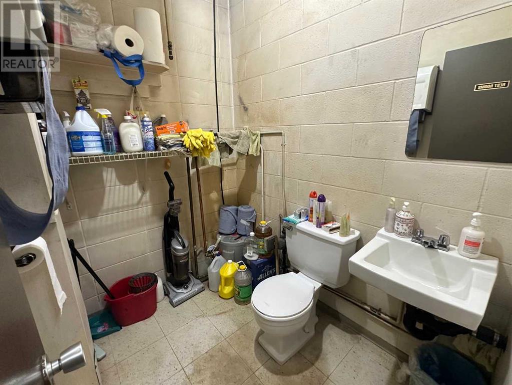 9, 4676 61 Street Property Photo 43