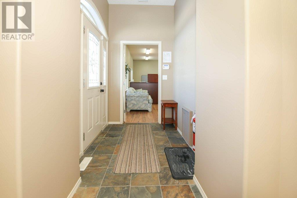 5209 49a Avenue Property Photo 2
