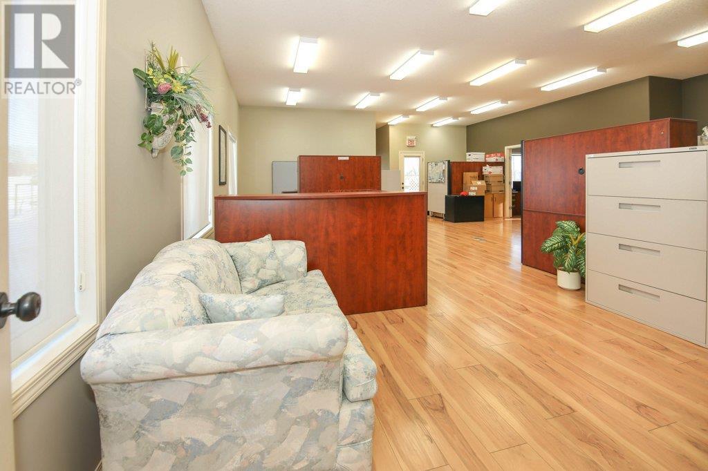 5209 49a Avenue Property Photo 3