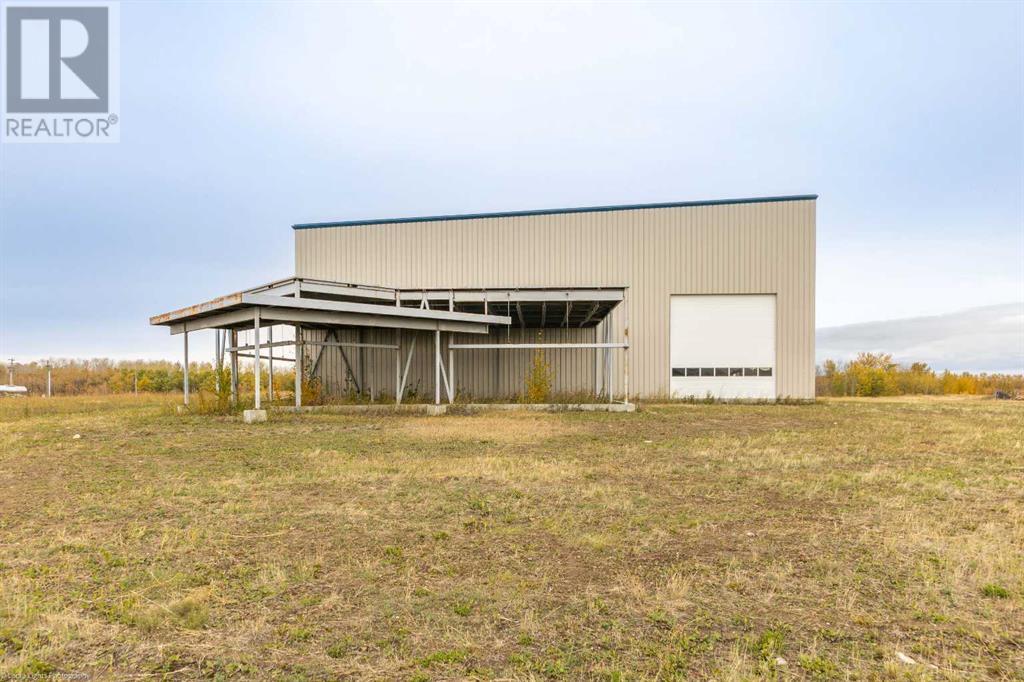 6852 66 Street Property Photo 1