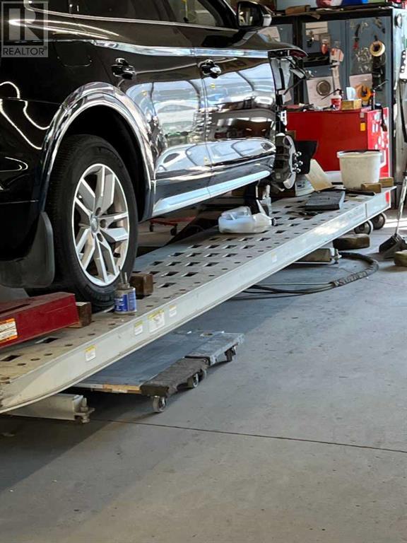 4261 23 Street Ne Property Photo 3