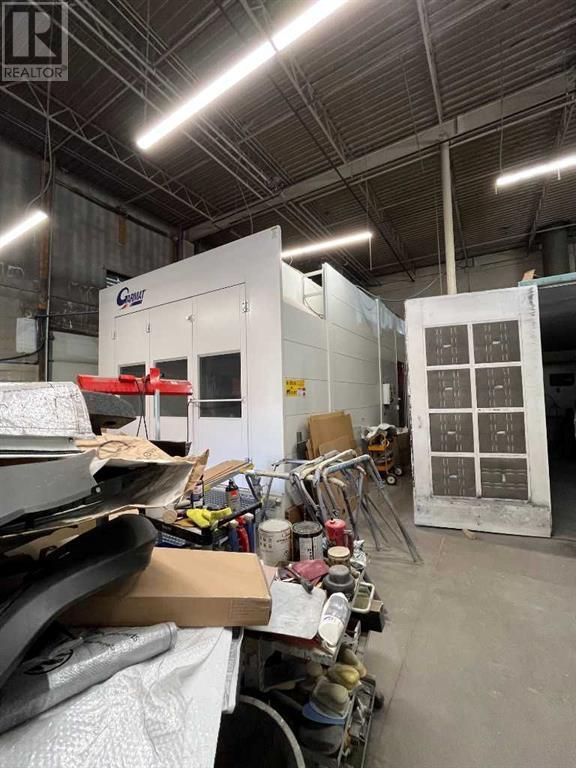 4261 23 Street Ne Property Photo 7