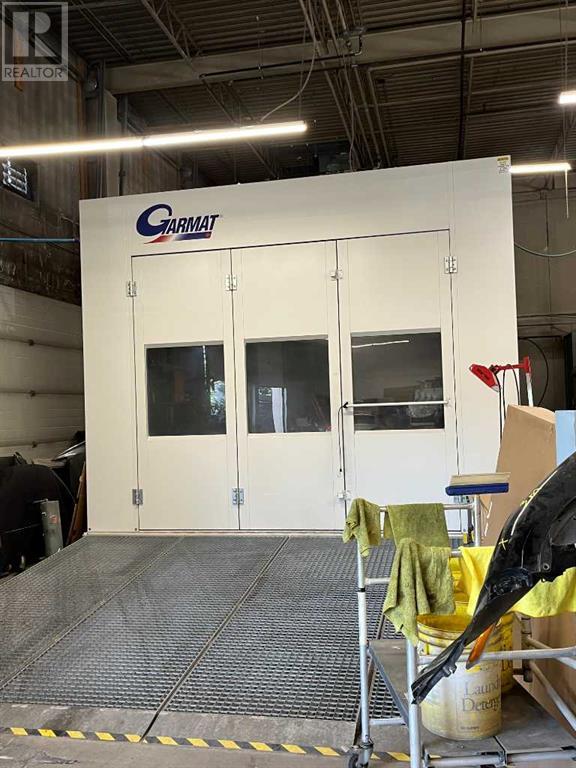 4261 23 Street Ne Property Photo 8