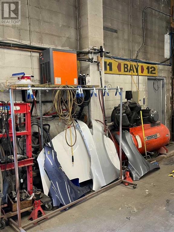 4261 23 Street Ne Property Photo 9