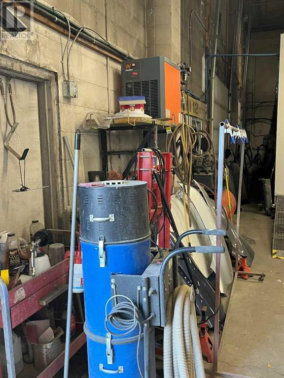 4261 23 Street Ne Property Photo 10