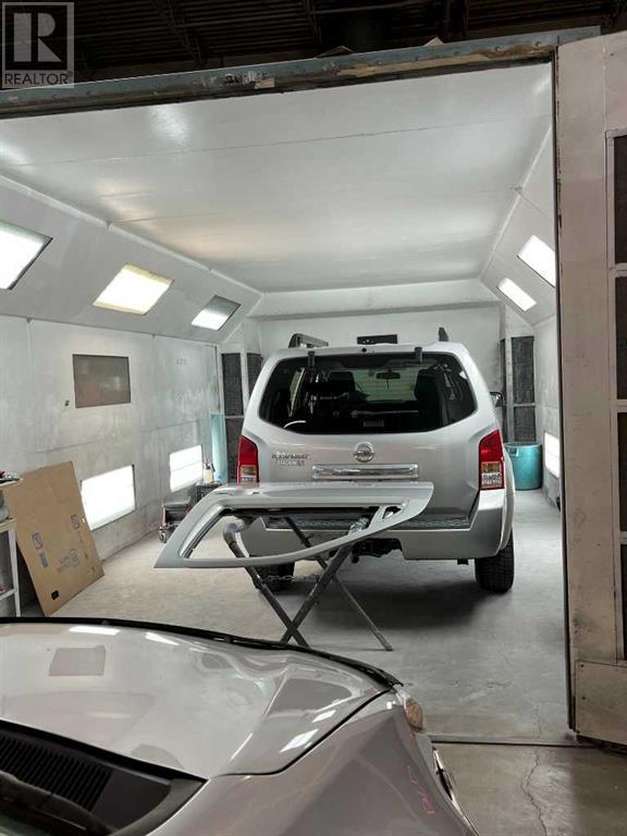 4261 23 Street Ne Property Photo 11