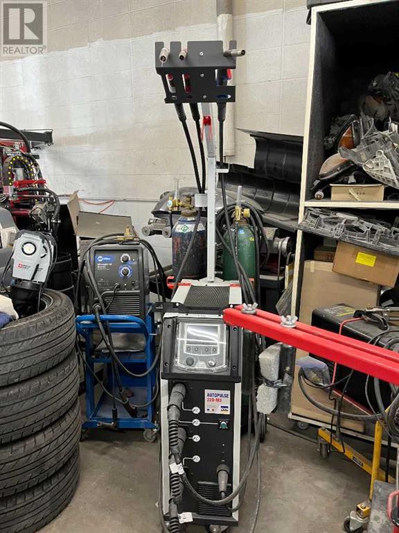 4261 23 Street Ne Property Photo 21