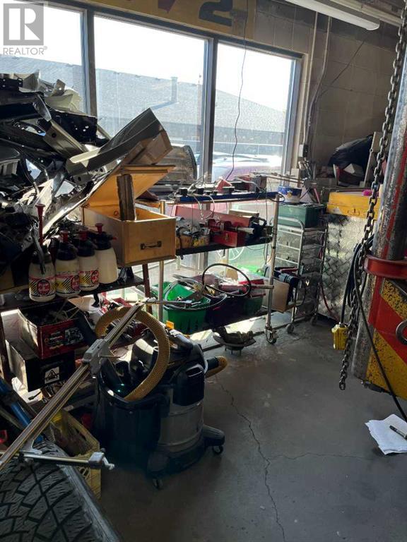 4261 23 Street Ne Property Photo 23