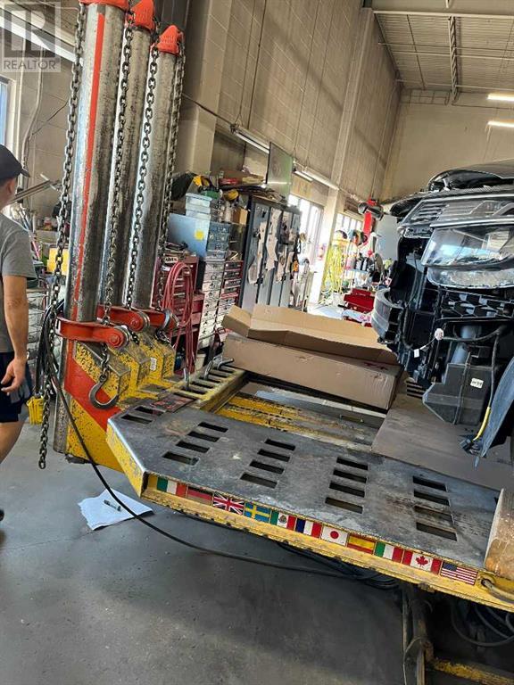 4261 23 Street Ne Property Photo 24