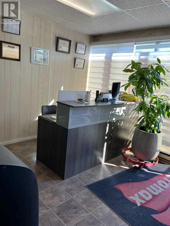 4261 23 Street Ne Property Photo 28