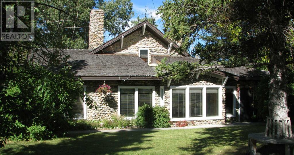 173 7 Avenue W Property Photo