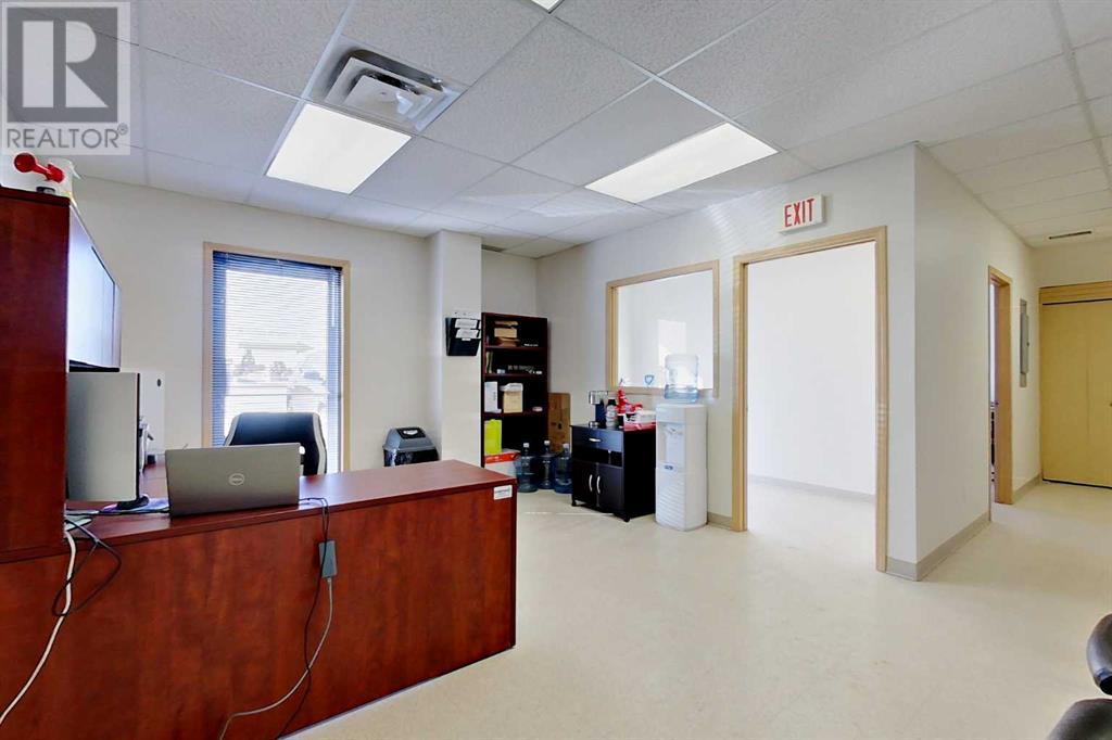 3, 8 Gateway Boulevard Property Photo 5