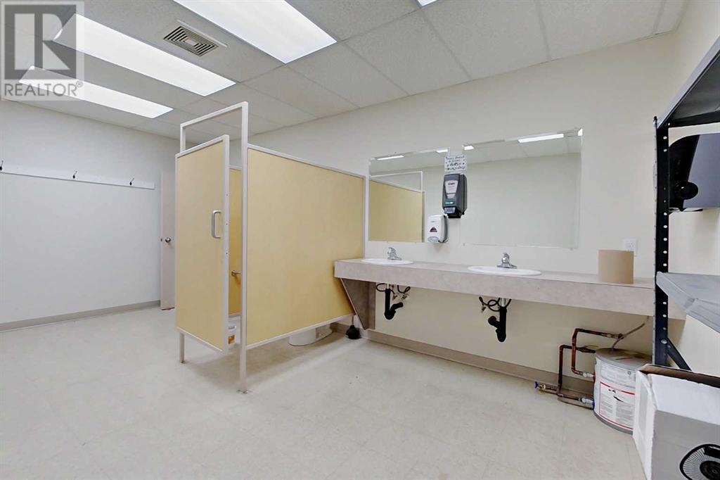 3, 8 Gateway Boulevard Property Photo 12