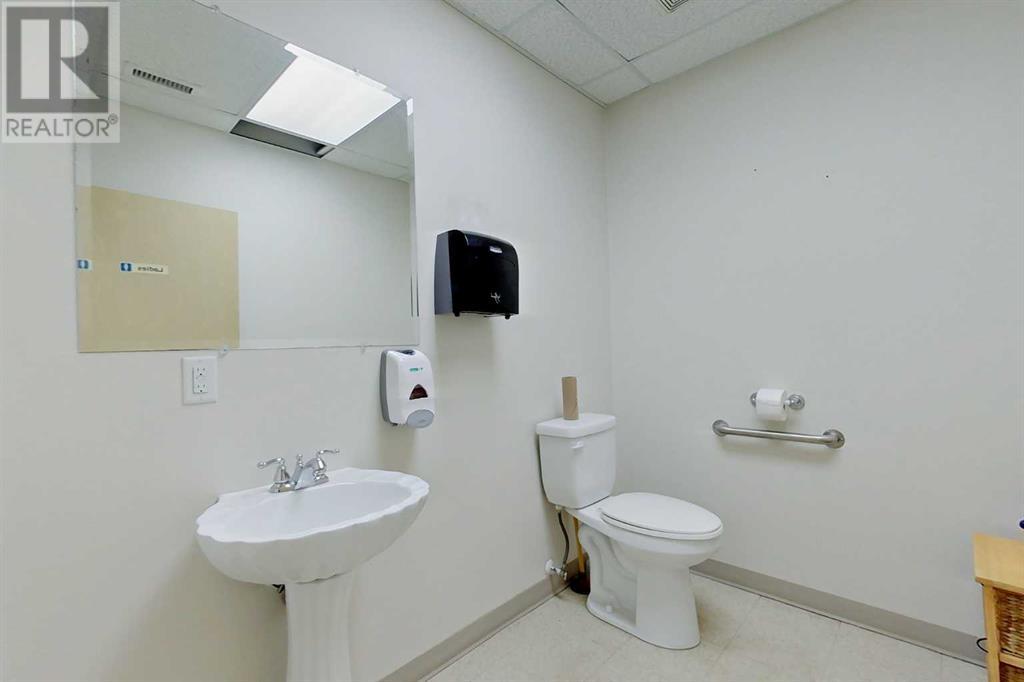 3, 8 Gateway Boulevard Property Photo 14