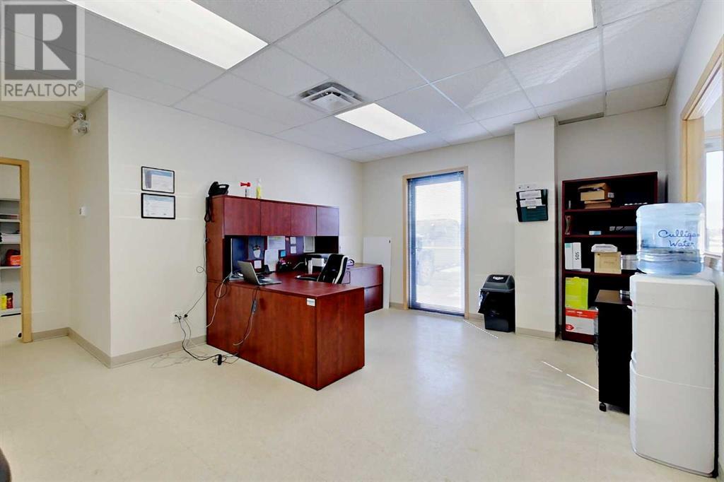 3, 8 Gateway Boulevard Property Photo 15