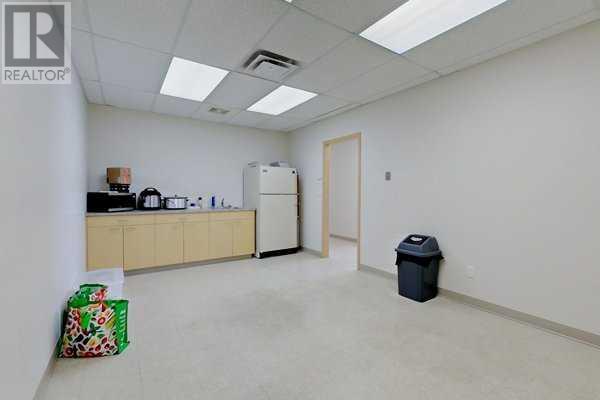 3, 8 Gateway Boulevard Property Photo 18