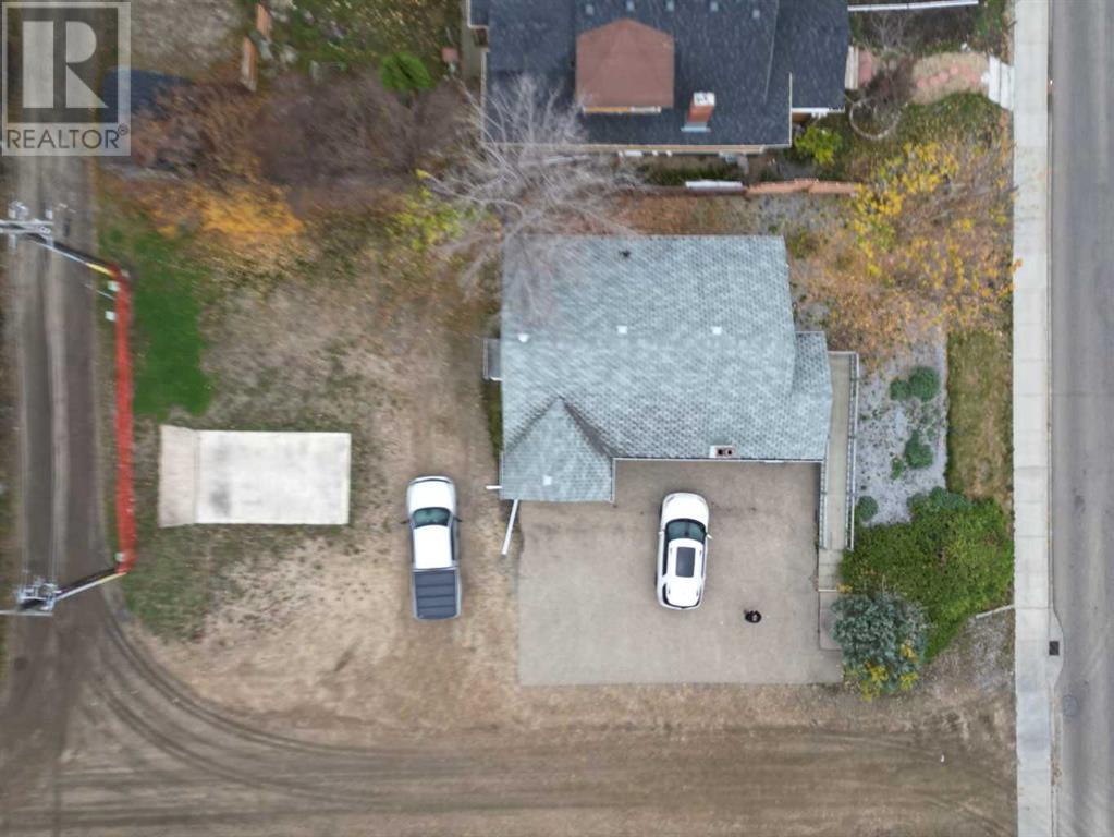 4926 55 Street Property Photo 2