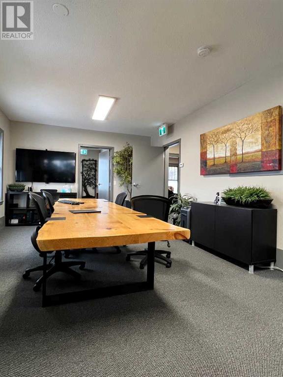 4926 55 Street Property Photo 4