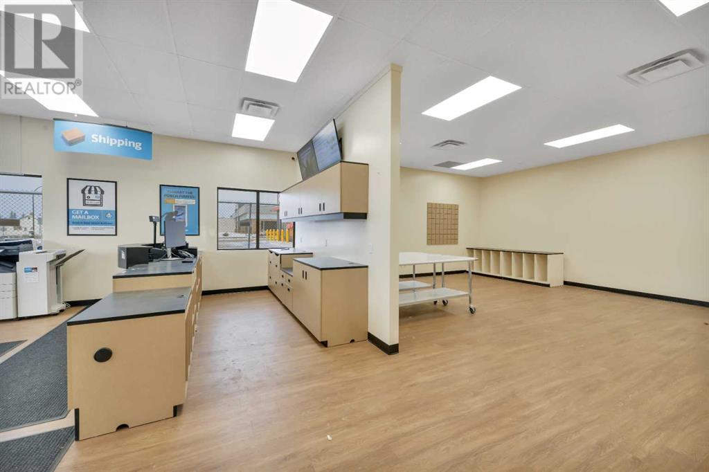170, 4828 53 Street Property Photo 8
