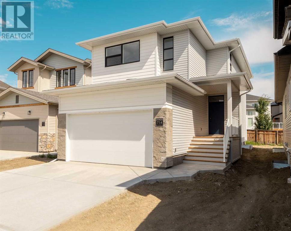 714 Violet Place W Property Photo 2