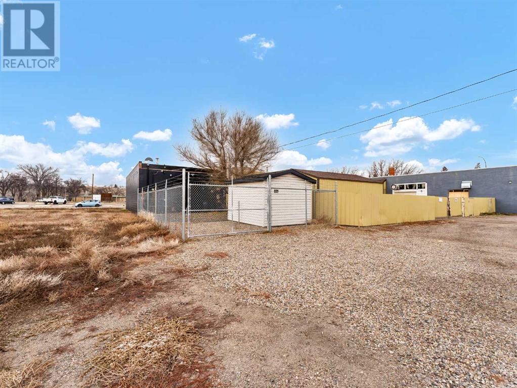 745 2 Street Se Property Photo 5
