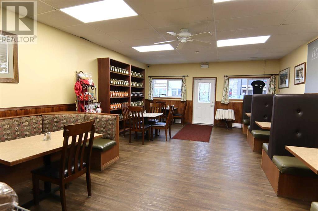 5026 51 Avenue Property Photo 2