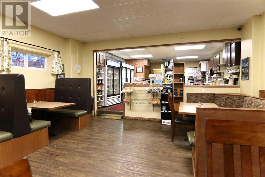 5026 51 Avenue Property Photo 4