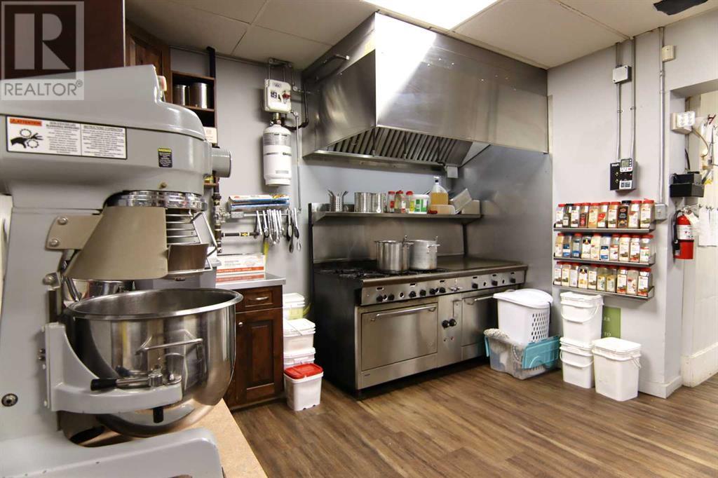 5026 51 Avenue Property Photo 9