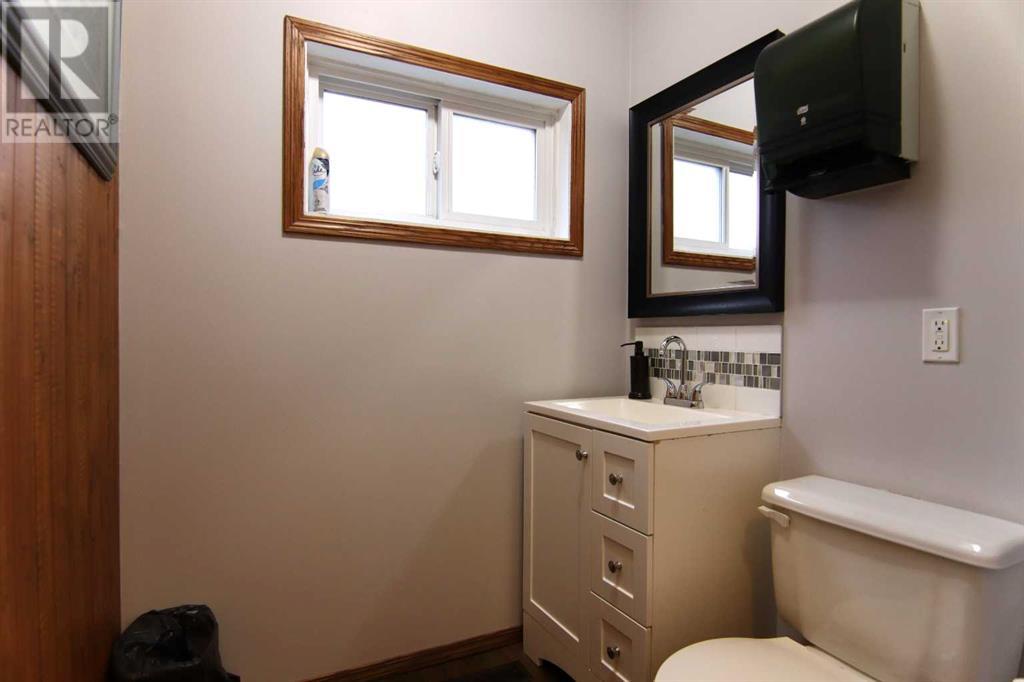 5026 51 Avenue Property Photo 14