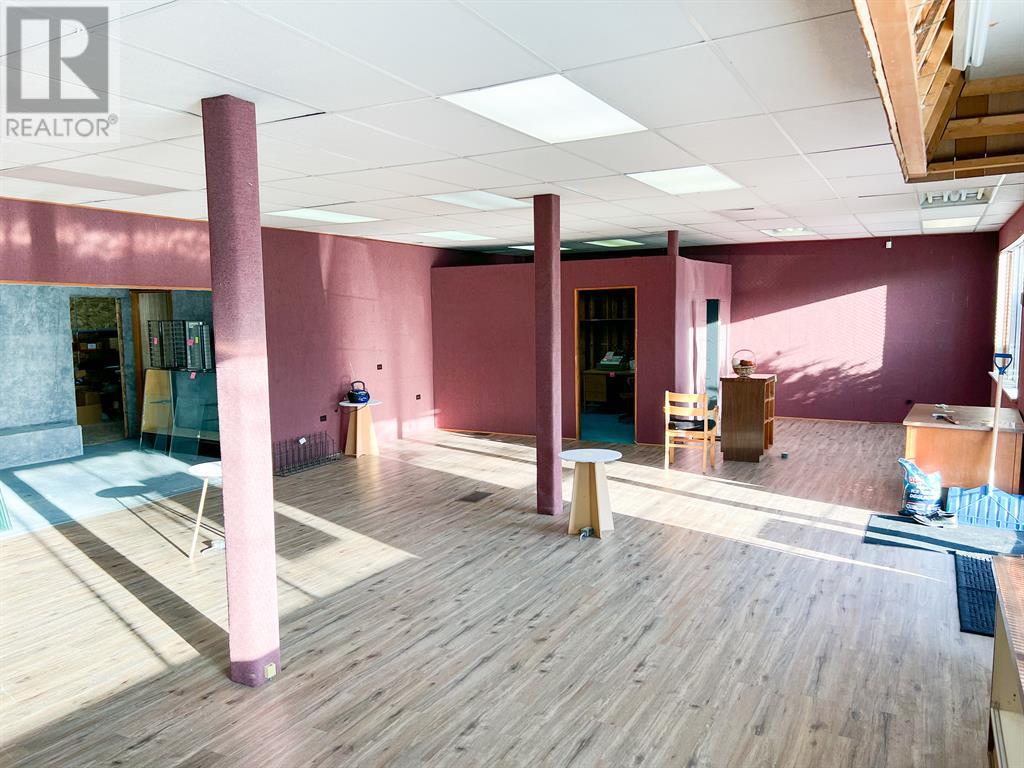 5011 50 Avenue Property Photo 3
