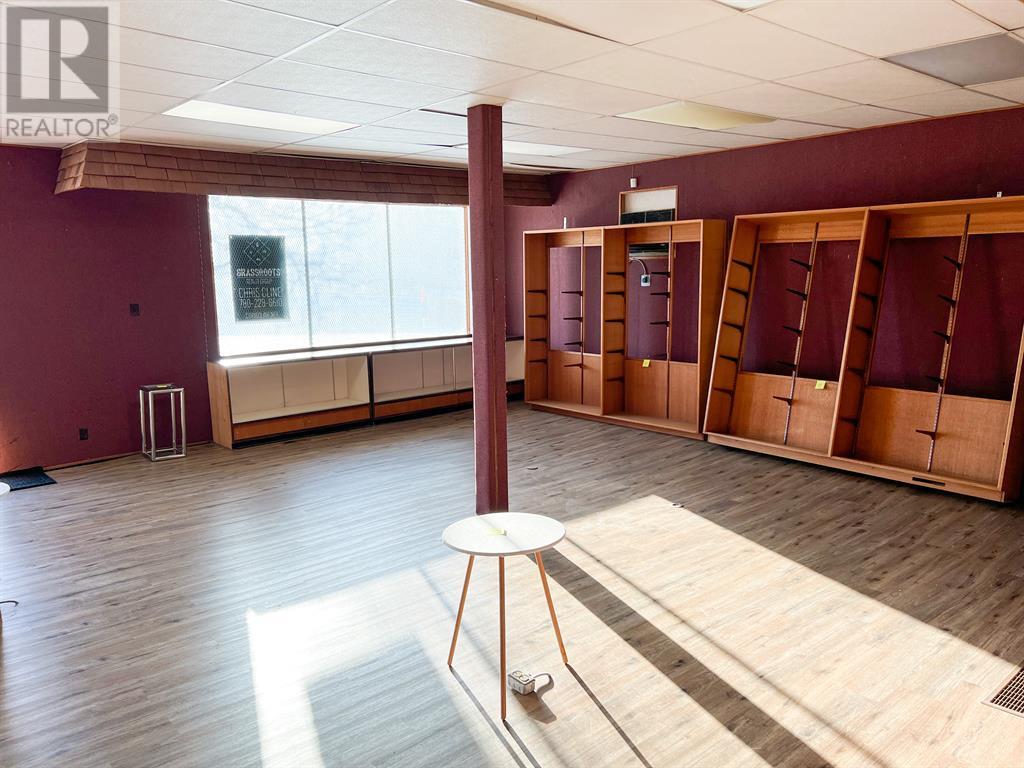 5011 50 Avenue Property Photo 5