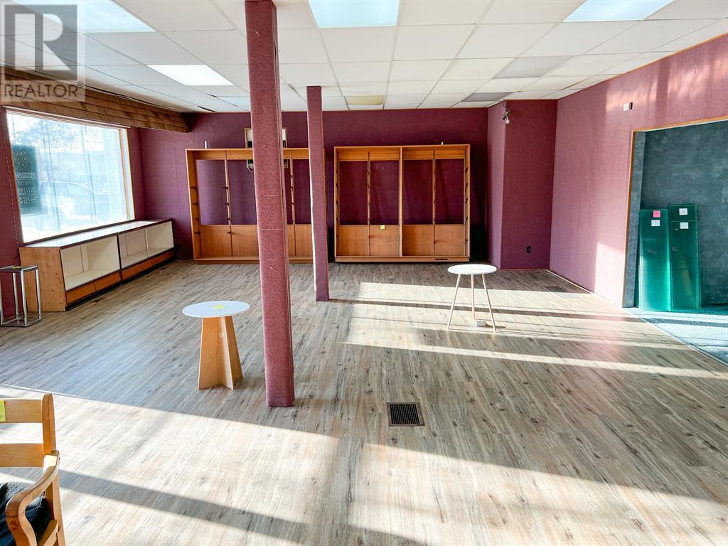 5011 50 Avenue Property Photo 6