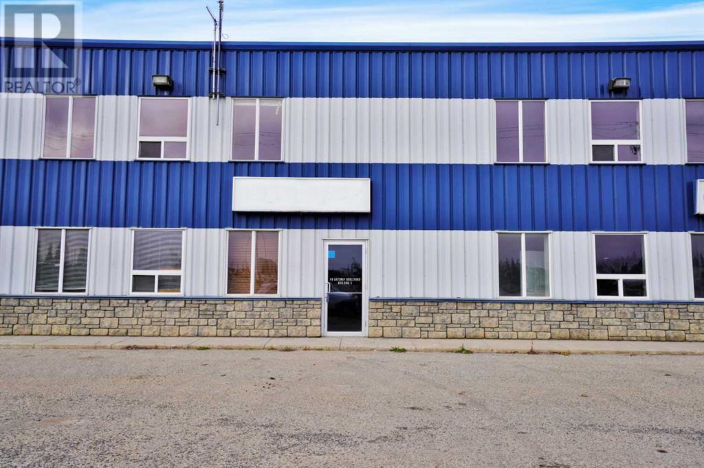 5, 8 Gateway Boulevard Property Photo 1