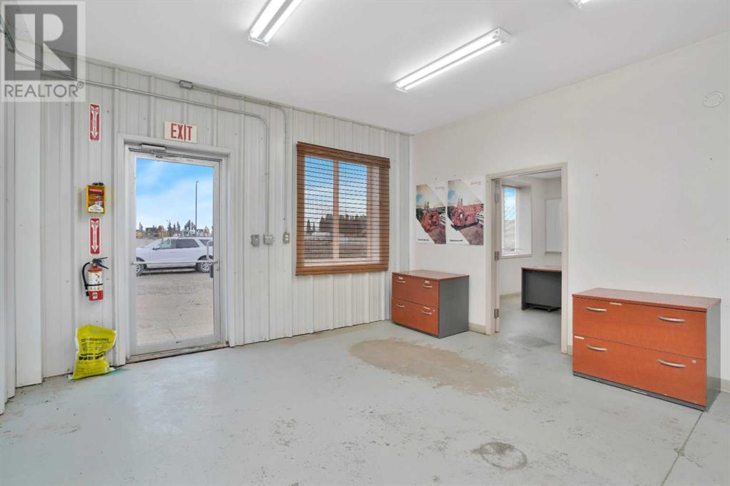 5, 8 Gateway Boulevard Property Photo 4