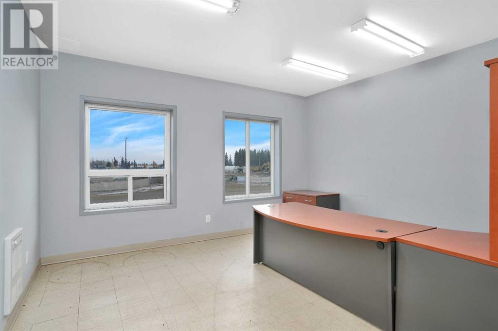 5, 8 Gateway Boulevard Property Photo 18