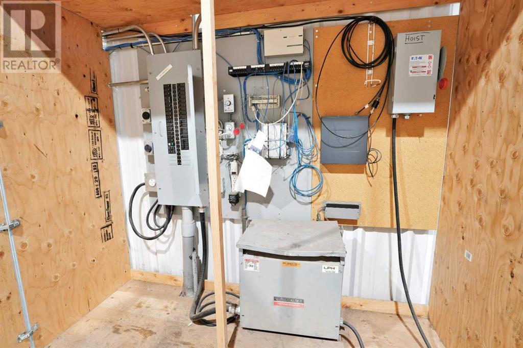 5, 8 Gateway Boulevard Property Photo 20