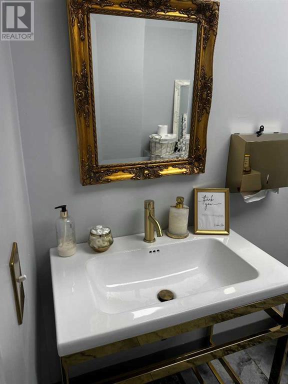 454 14 Street Nw Property Photo 6