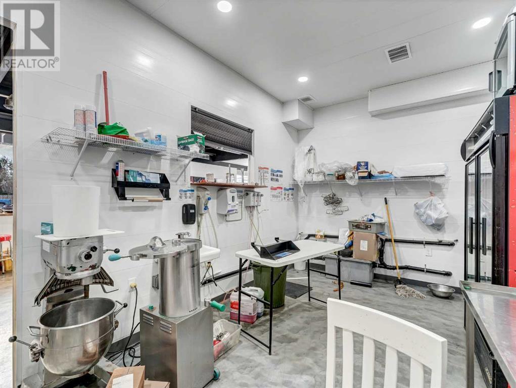 1276 Strachan Road Se Property Photo 39