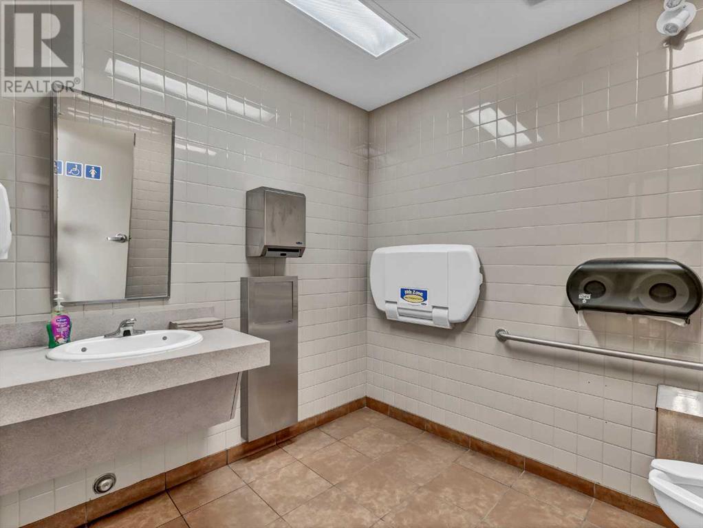 1276 Strachan Road Se Property Photo 44