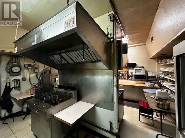 5001 50 Street Property Photo 6