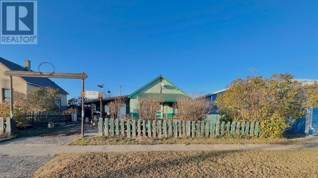 306 Railway W Property Photo