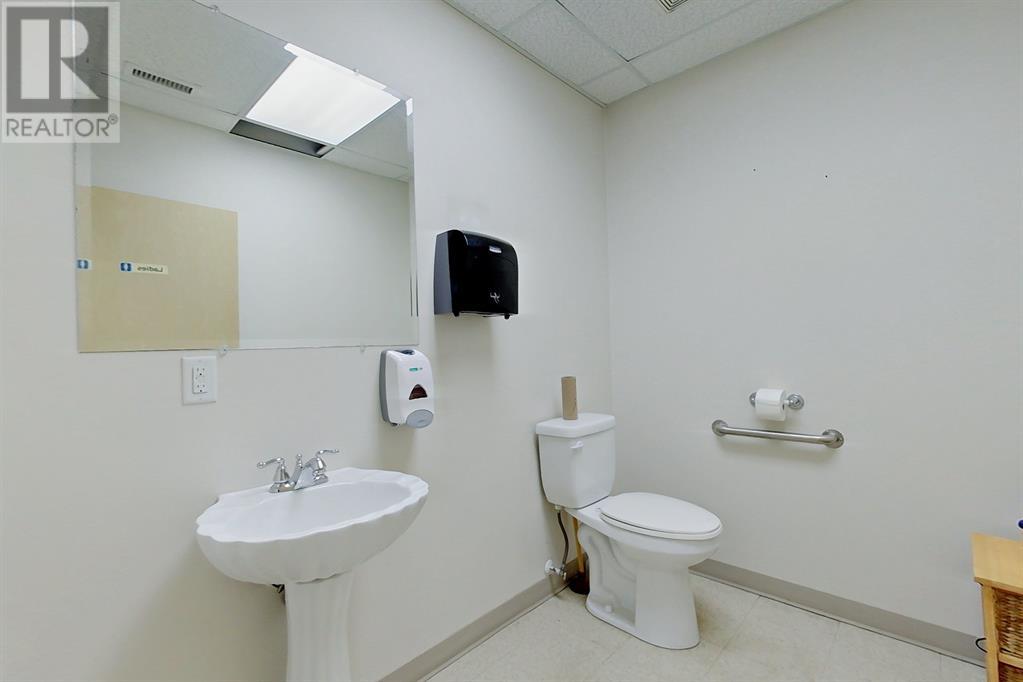 3, 8 Gateway Boulevard Property Photo 9