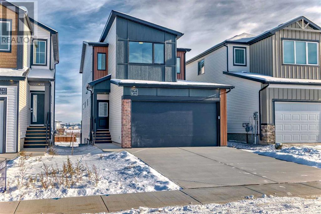 749 Violet Place W Property Photo 1
