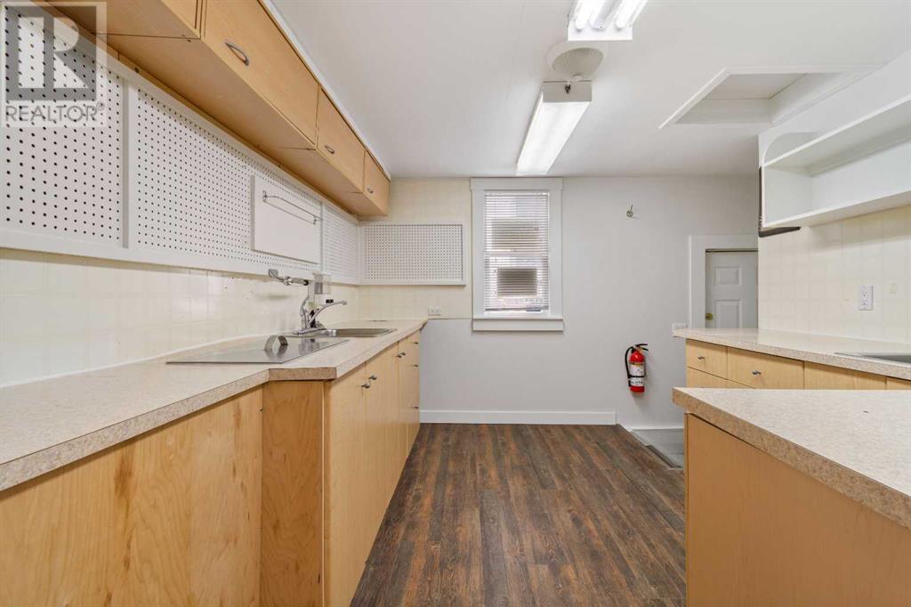 10131 102 Avenue Property Photo 7