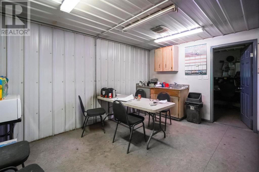 251, 47017 21 Highway Property Photo 17
